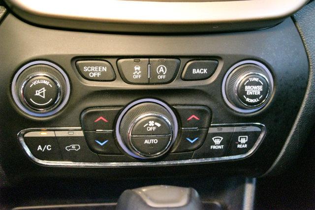 Used 2016 Jeep Cherokee Limited w/ Luxury Group AWD/4WD image 26