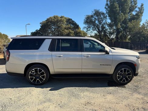 Used 2022 Chevrolet Suburban RST w/ Luxury Package AWD/4WD image 6