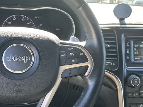 Used 2016 Jeep Grand Cherokee Laredo image 27