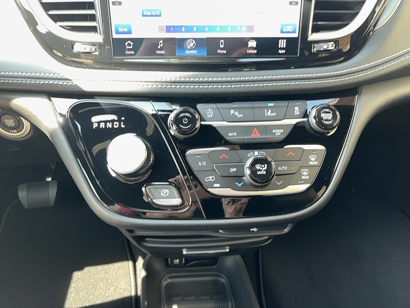 New 2027 Chrysler Pacifica Select AWD/4WD image 30