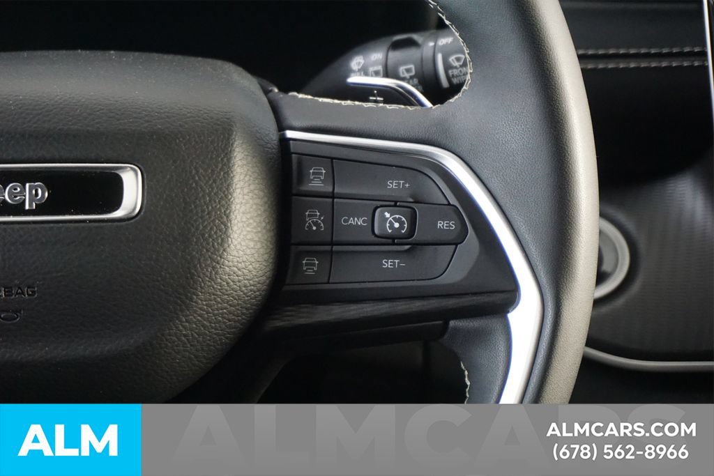 Used 2025 Jeep Grand Cherokee Altitude AWD/4WD image 27