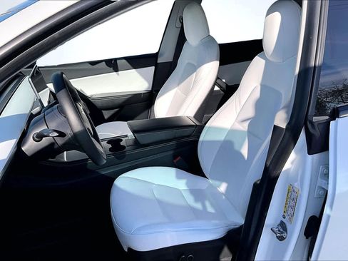 Used 2021 Tesla Model Y Long Range image 10