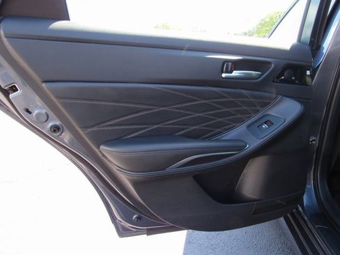 Used 2022 Toyota Avalon Limited image 24