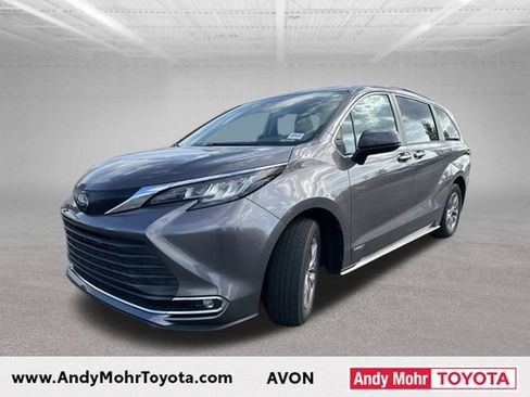 Used 2021 Toyota Sienna XLE w/ XLE Plus Package AWD/4WD image 4