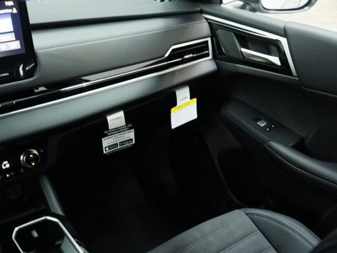 New 2026 Mitsubishi Outlander LE FWD image 22