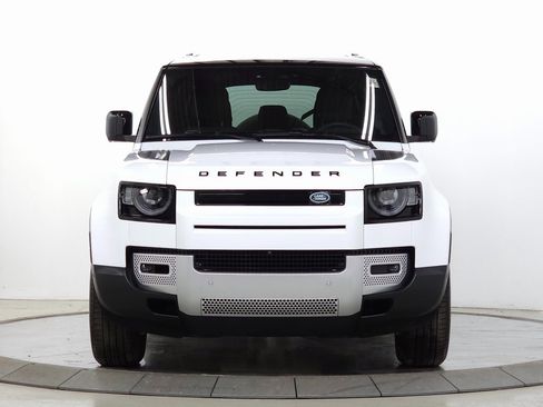 Used 2025 Land Rover Defender 110 S image 11