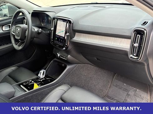 Certified 2025 Volvo XC40 B5 Plus AWD/4WD image 33