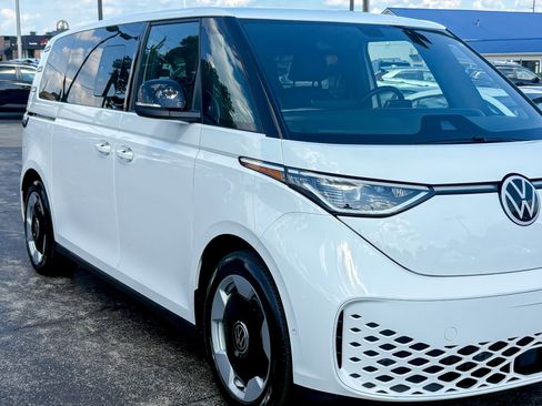 Used 2025 Volkswagen ID. Buzz Pro S RWD image 3