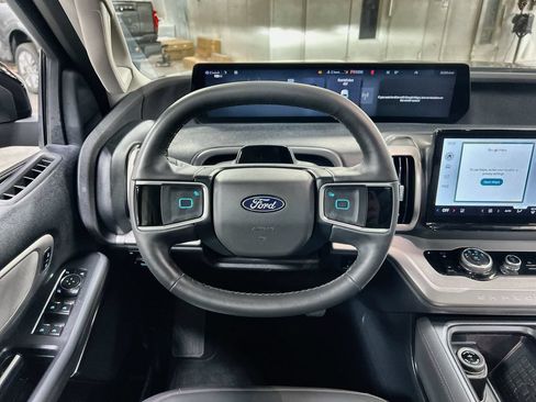 Used 2025 Ford Expedition Active AWD/4WD image 18