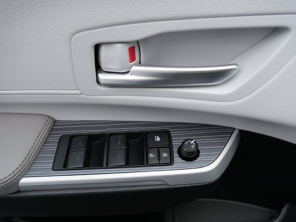 Certified 2025 Toyota Sienna XLE FWD image 16