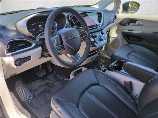 Used 2024 Chrysler Pacifica Limited FWD image 10