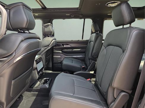 New 2026 Jeep Grand Wagoneer Summit w/ Premium Group III AWD/4WD image 11