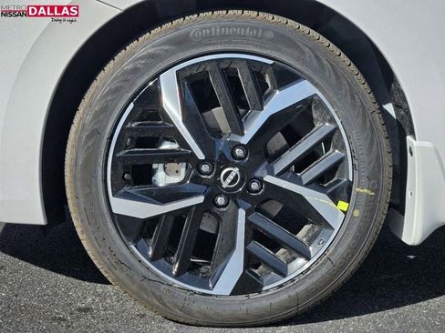 New 2025 Nissan Versa SR w/ Trunk Package image 8