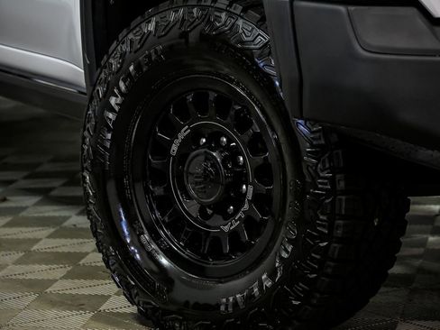 Used 2024 GMC Sierra 2500 AT4X w/ AT4X AEV Edition image 3