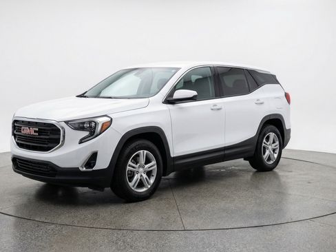 Used 2024 GMC Terrain SLE FWD image 3