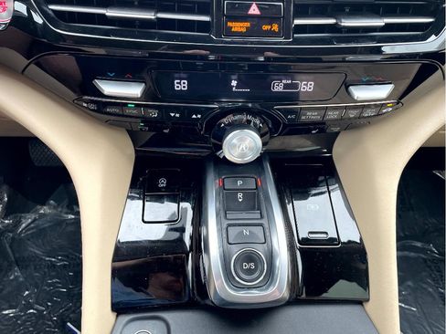 Used 2025 Acura MDX SH-AWD w/ Technology Package image 18