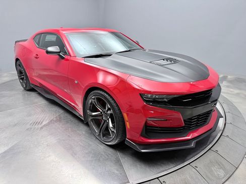 Used 2019 Chevrolet Camaro SS RWD image 3