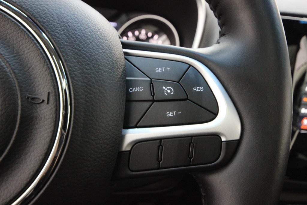 Used 2020 Jeep Compass Latitude AWD/4WD image 17
