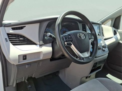 Used 2020 Toyota Sienna L FWD image 13