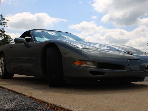 Used 2004 Chevrolet Corvette Convertible w/ Preferred Equipment Group RWD image 35