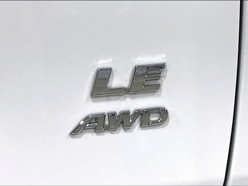 Used 2025 Toyota RAV4 LE AWD/4WD image 24