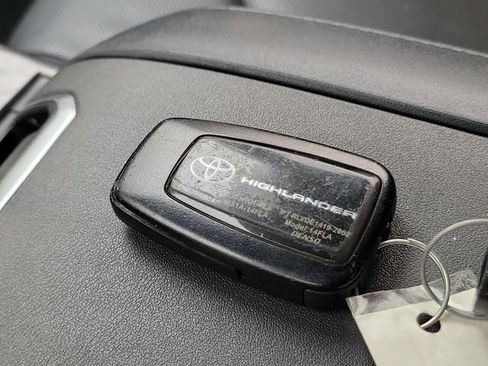 Used 2022 Toyota Highlander Platinum AWD/4WD image 39