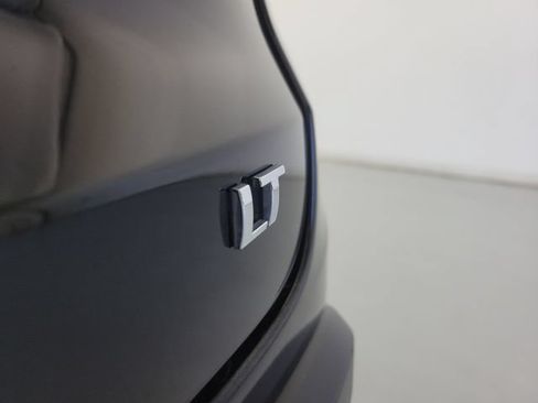 Used 2025 Chevrolet Trax LT w/ LT Convenience Package FWD image 8