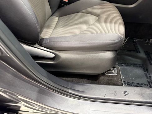 Used 2024 Toyota Highlander LE image 17