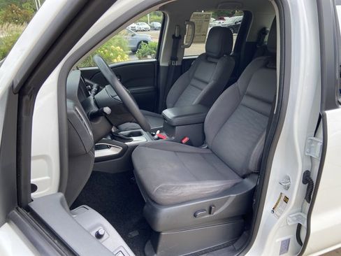 Used 2024 Nissan Frontier SV RWD image 18