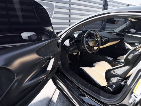 Used 2022 Ferrari SF90 Stradale image 39