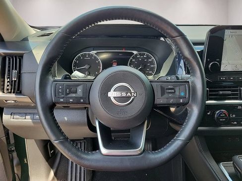 Used 2023 Nissan Pathfinder SL FWD image 19