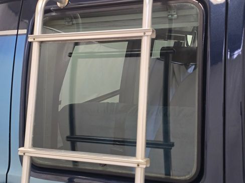 Used 1991 Dodge B2500 image 38