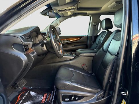 Used 2017 Cadillac Escalade Luxury AWD/4WD image 12