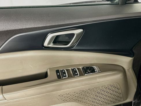 Used 2025 Kia Carnival FWD image 15