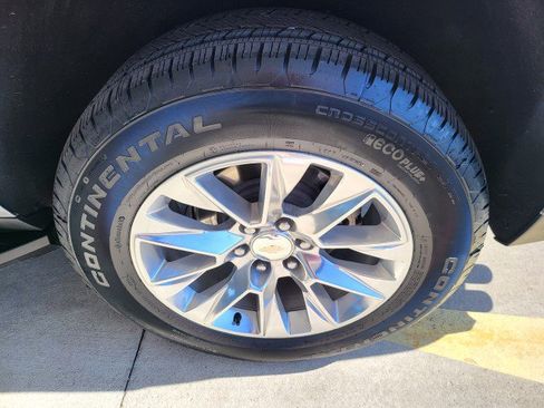 Used 2023 Chevrolet Suburban Premier image 33