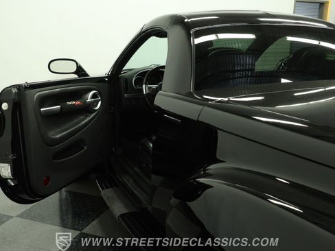 Used 2004 Chevrolet SSR w/ Preferred Equipment Group RWD image 33