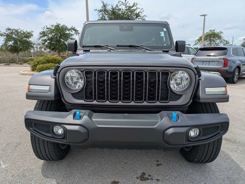 Used 2024 Jeep Wrangler Unlimited AWD/4WD image 3