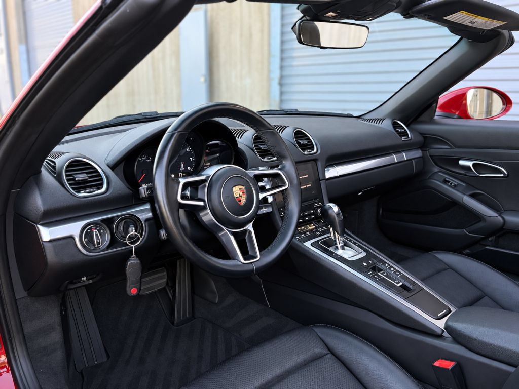 Used 2020 Porsche 718 Boxster RWD image 18