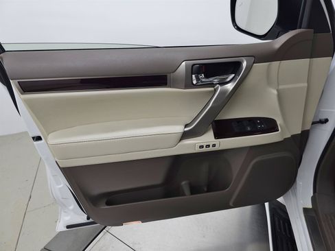 Used 2017 Lexus GX 460 Premium w/ Premium Package AWD/4WD image 12