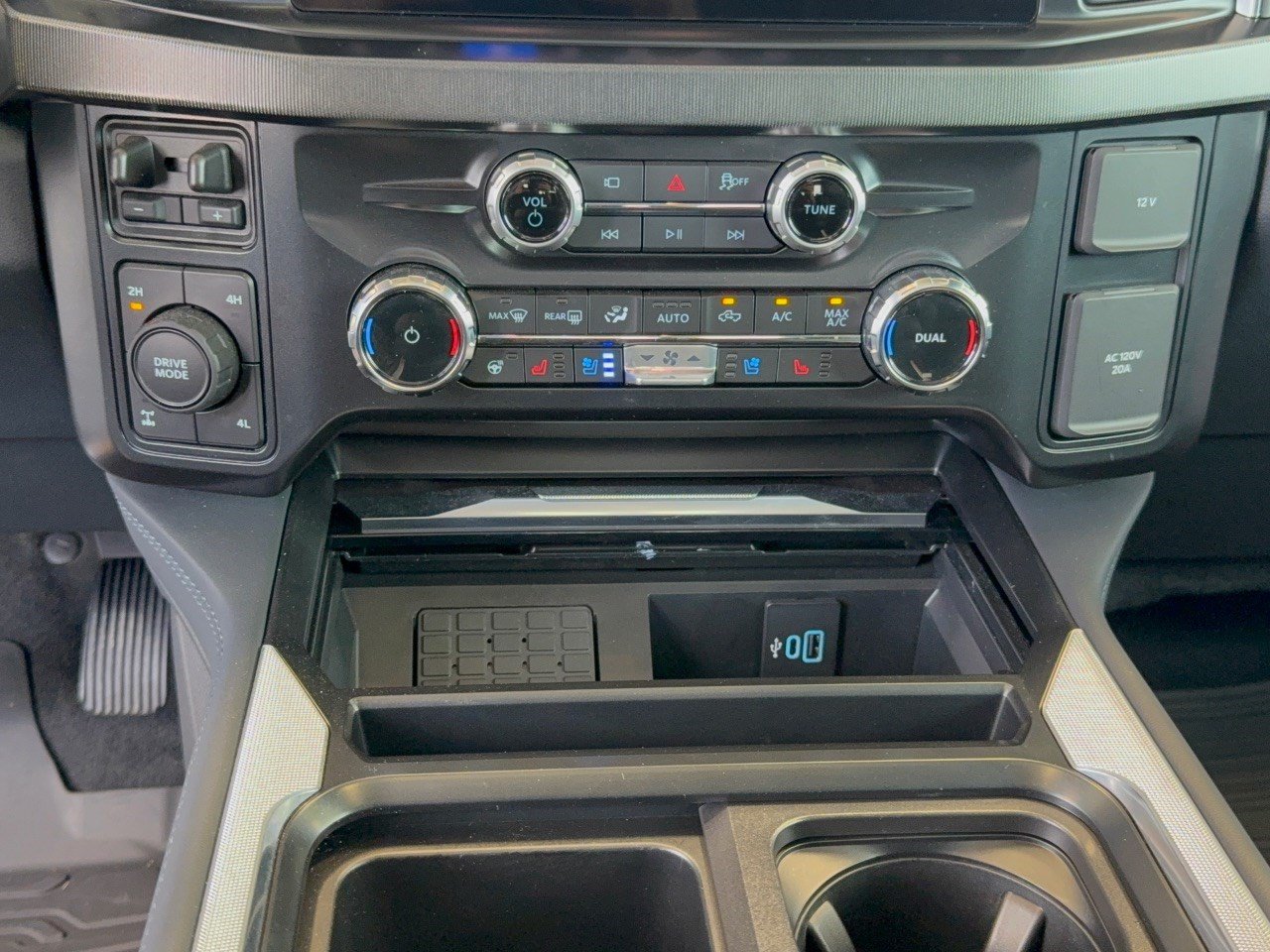 Certified 2026 Ford F250 Platinum AWD/4WD image 22