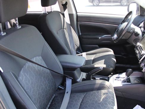 Used 2021 Mitsubishi Outlander Sport SE image 4