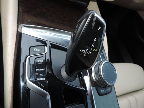 Used 2018 BMW 530i w/ Premium Package image 23