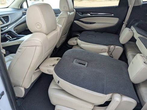 Used 2018 Buick Enclave Premium image 13
