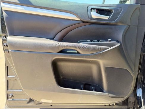 Used 2016 Toyota Highlander XLE image 13