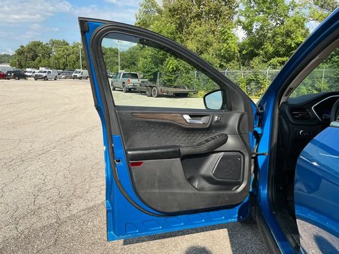 Used 2020 Ford Escape Titanium AWD/4WD image 9