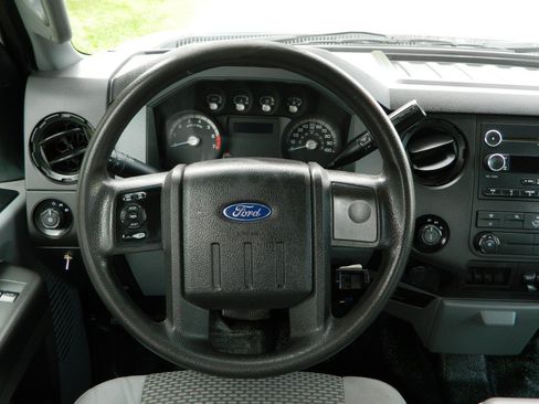 Used 2014 Ford F250 XL w/ Power Equipment Group AWD/4WD image 17