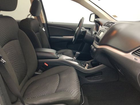 Used 2019 Dodge Journey SE w/ Connectivity Group FWD image 21