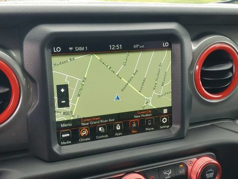 Used 2022 Jeep Wrangler Unlimited Sahara AWD/4WD image 20