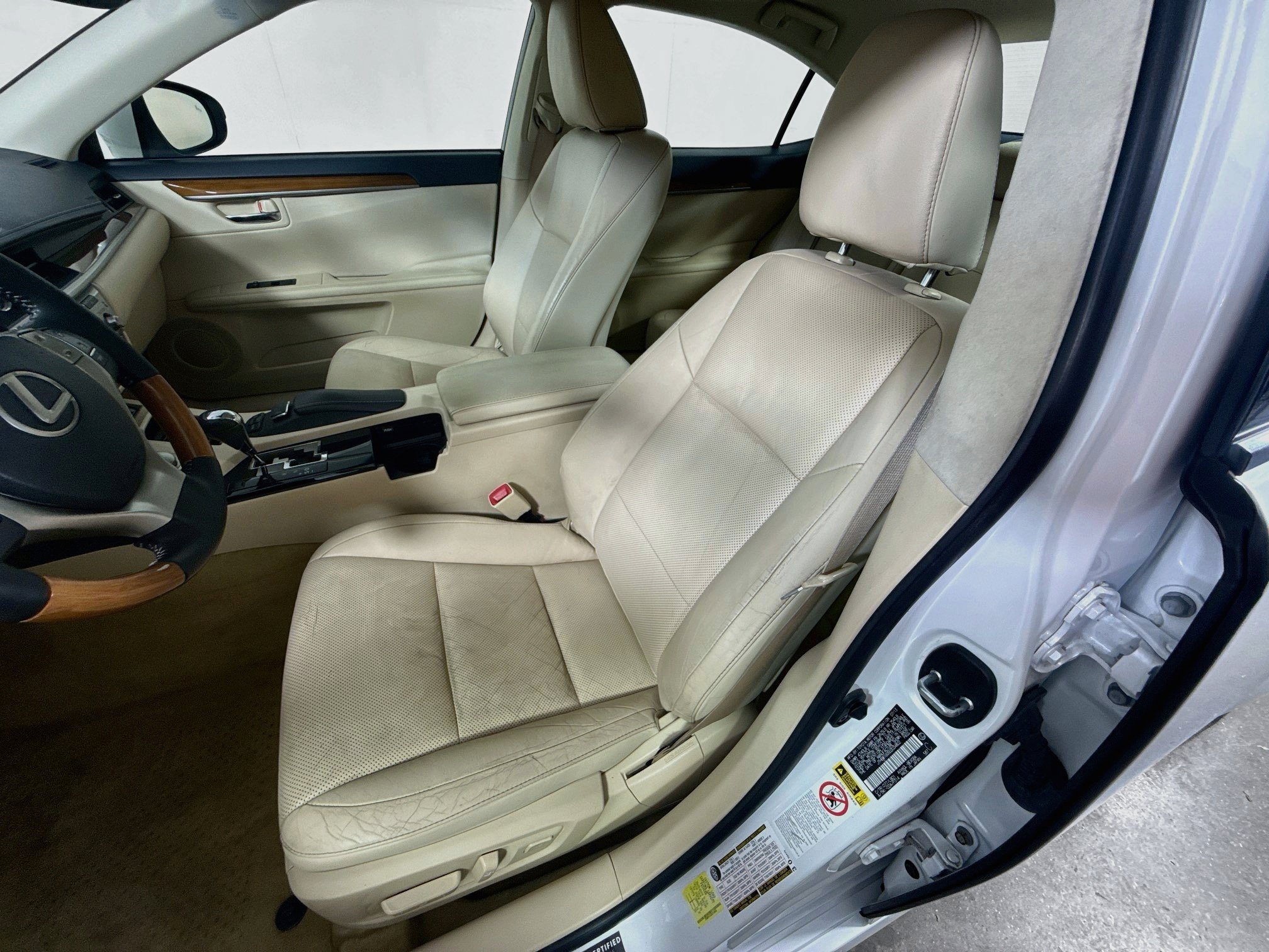 Used 2013 Lexus ES 300h w/ Luxury Pkg FWD image 17