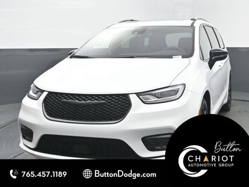 Used 2025 Chrysler Pacifica Limited image 1